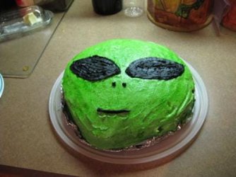 alien-head-cake-21236774.jpg