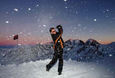 Golfing in St. Moritz.jpg