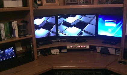 3 monitor w-1 set to WHS.jpg 3 monitor w-1 set to WHS.jpg