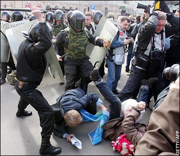 000-1226102447-riot-police.jpg