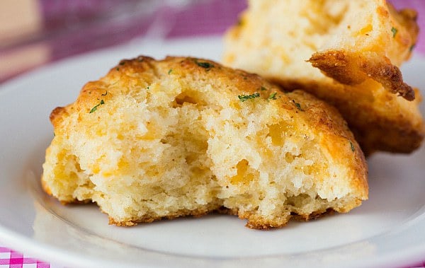 cheddar-bay-biscuits-30-600.jpg